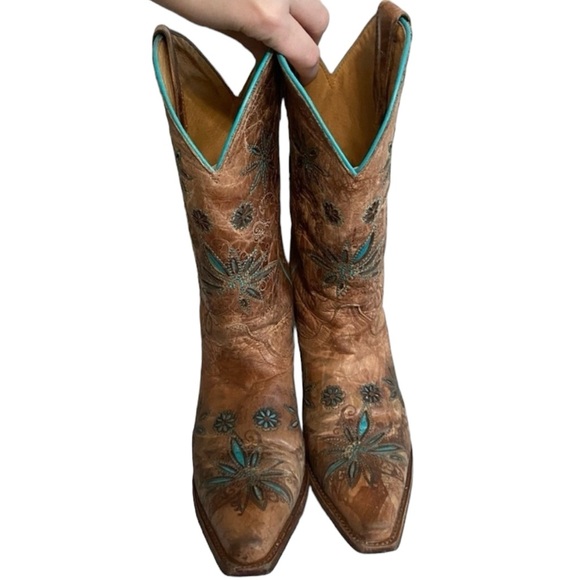 SHYANNE FLORAL TURQUOISE TRIM DISTRESSED COWBOY BOOTS - Picture 4 of 7